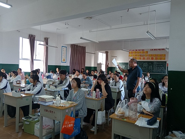 19上课.jpg
