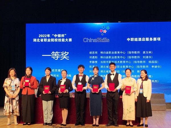 陈潇冰（左5）.jpg